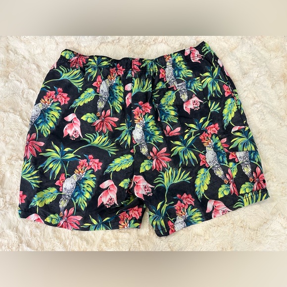 Men’s Tommy Bahama Bathing Suit - 6 inch - Picture 2 of 3